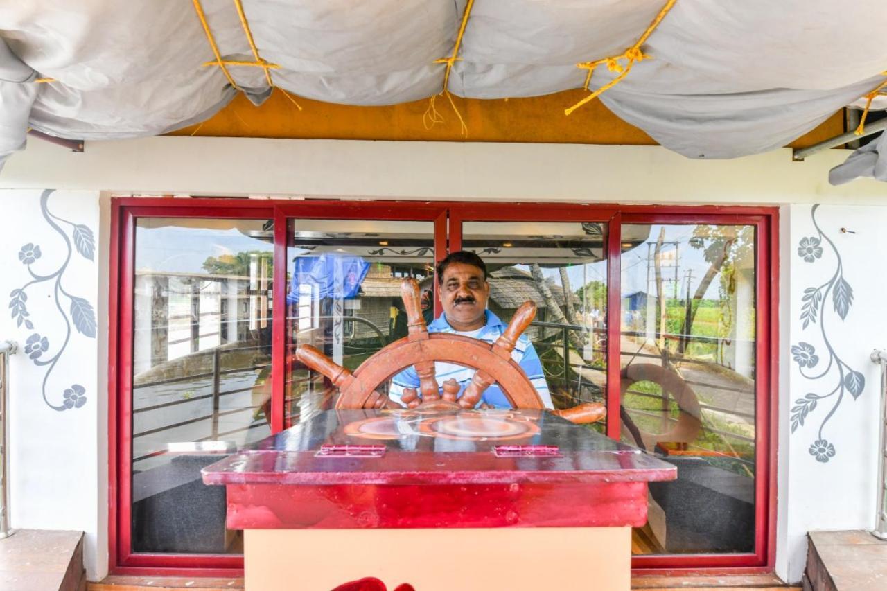 Friends Cruise, Nightstay Houseboat-VACCINATED STAFF Alappuzha Buitenkant foto