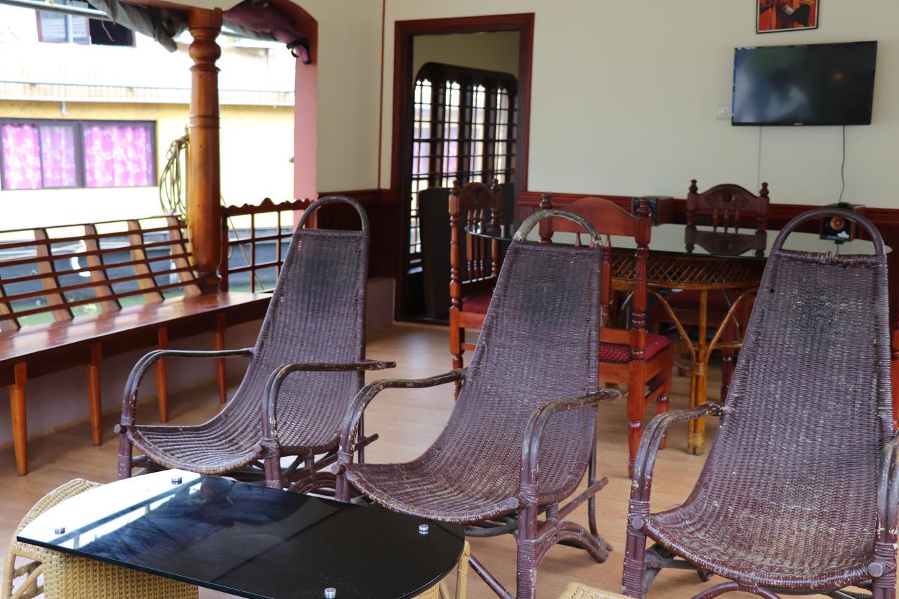 Friends Cruise, Nightstay Houseboat-VACCINATED STAFF Alappuzha Buitenkant foto