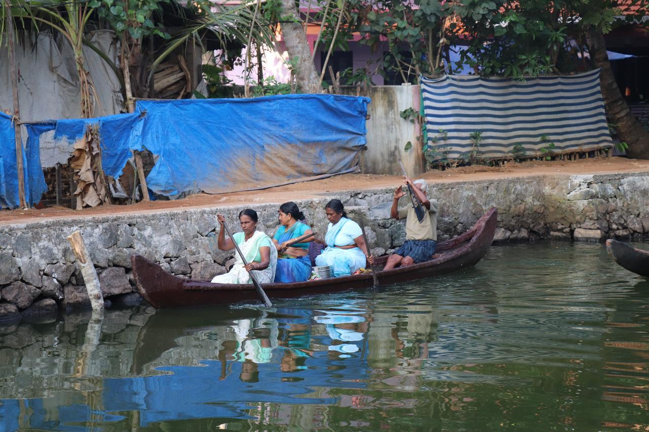 Friends Cruise, Nightstay Houseboat-VACCINATED STAFF Alappuzha Buitenkant foto
