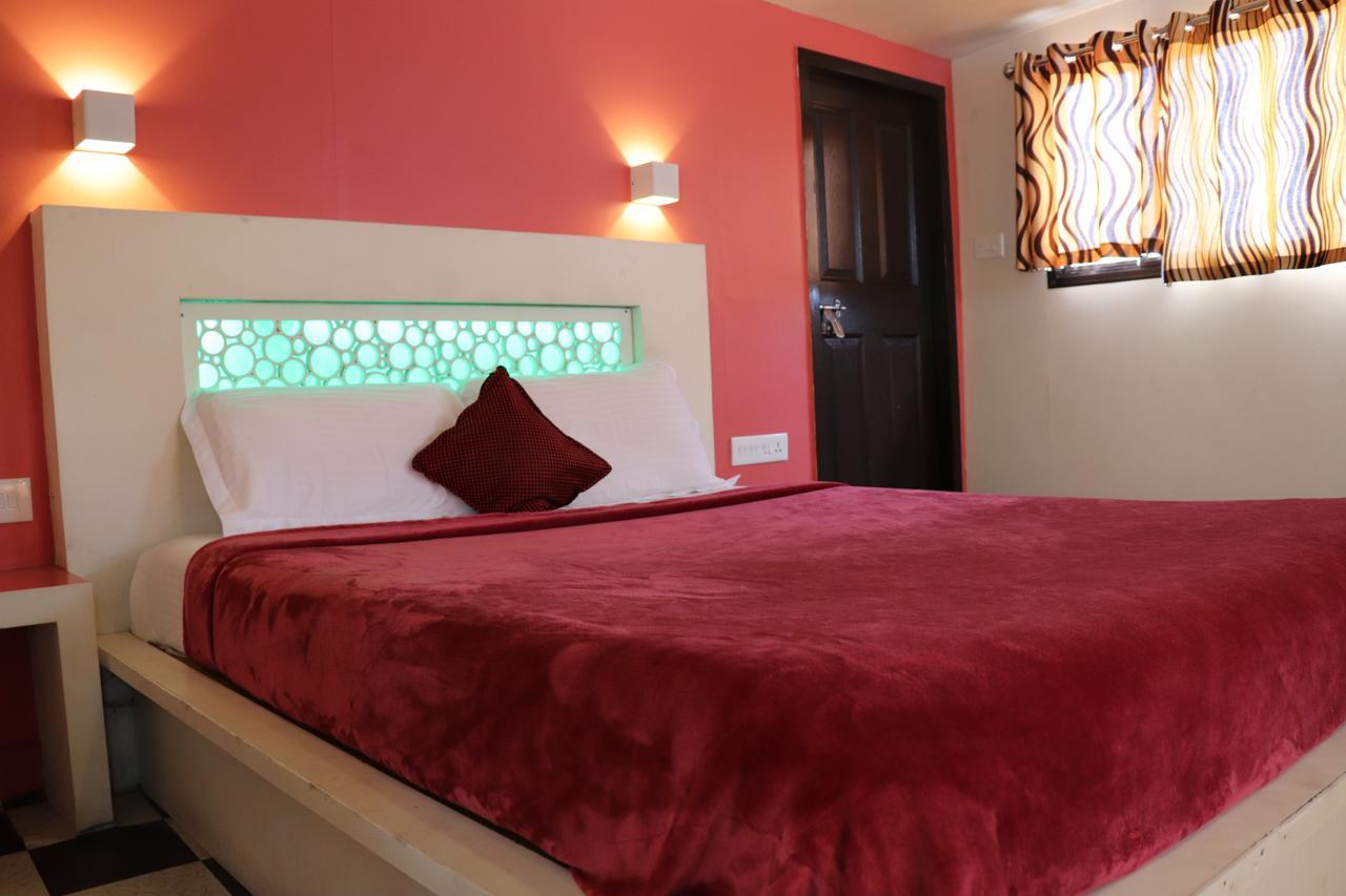 Friends Cruise, Nightstay Houseboat-VACCINATED STAFF Alappuzha Buitenkant foto