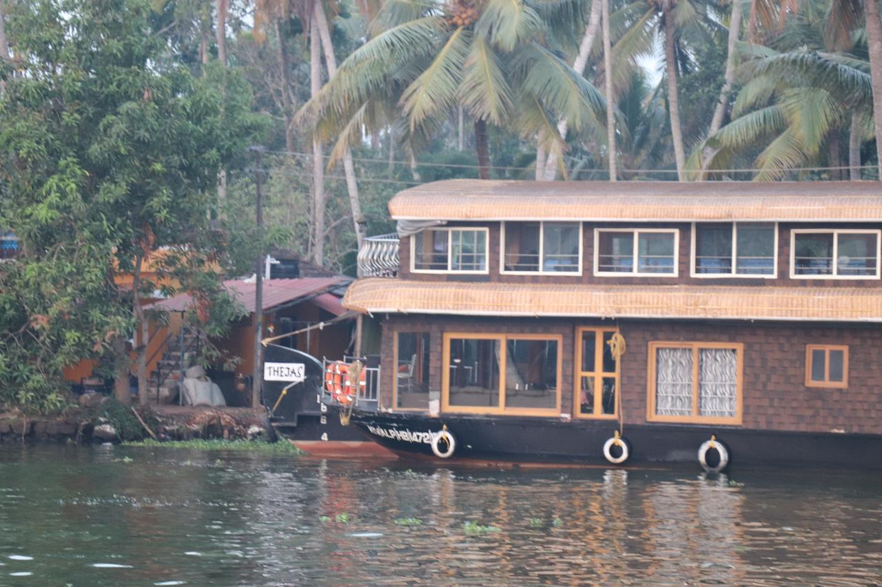 Friends Cruise, Nightstay Houseboat-VACCINATED STAFF Alappuzha Buitenkant foto