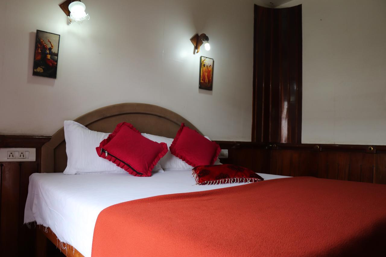 Friends Cruise, Nightstay Houseboat-VACCINATED STAFF Alappuzha Buitenkant foto