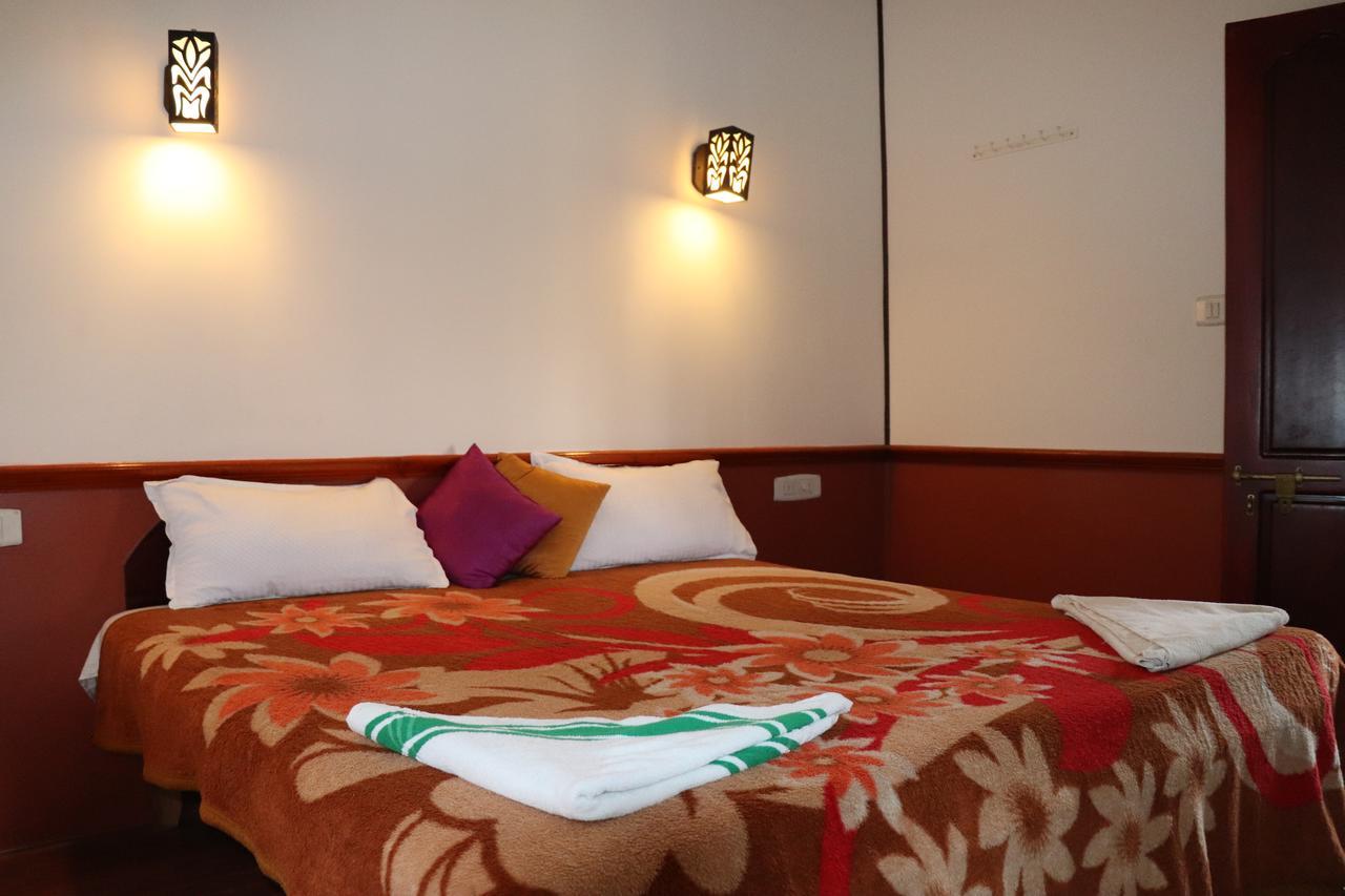 Friends Cruise, Nightstay Houseboat-VACCINATED STAFF Alappuzha Buitenkant foto