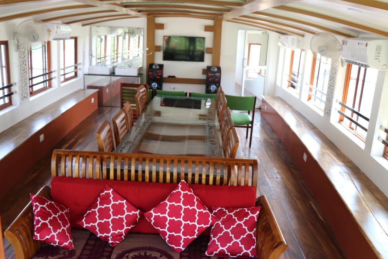 Friends Cruise, Nightstay Houseboat-VACCINATED STAFF Alappuzha Buitenkant foto