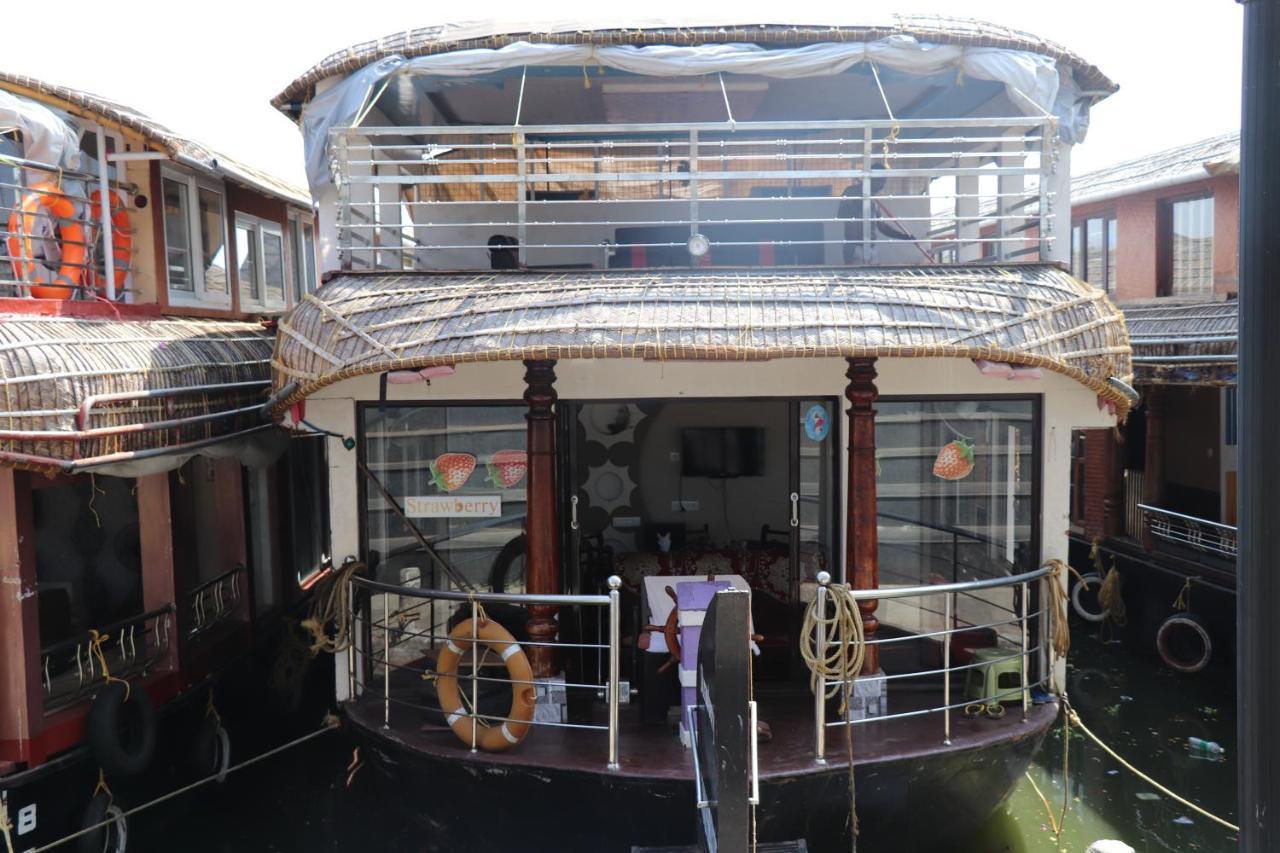 Friends Cruise, Nightstay Houseboat-VACCINATED STAFF Alappuzha Buitenkant foto