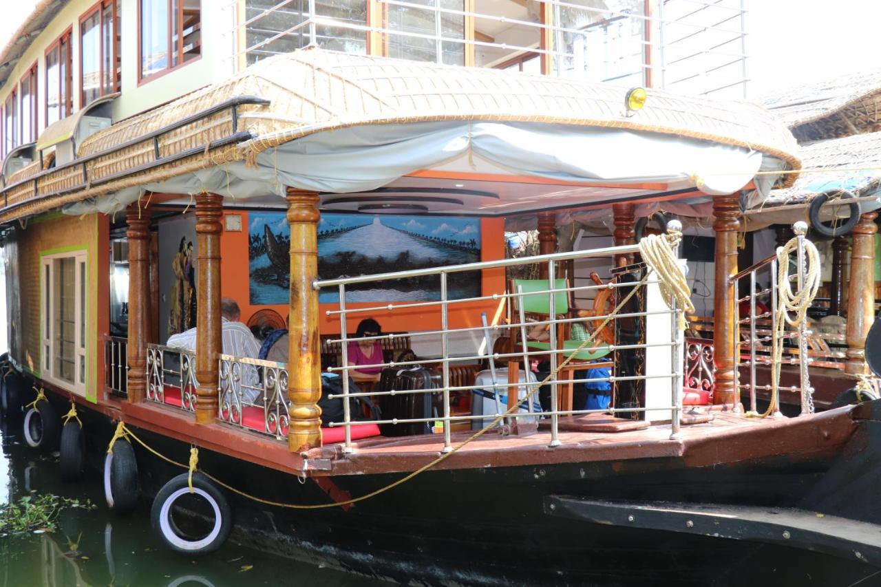 Friends Cruise, Nightstay Houseboat-VACCINATED STAFF Alappuzha Buitenkant foto