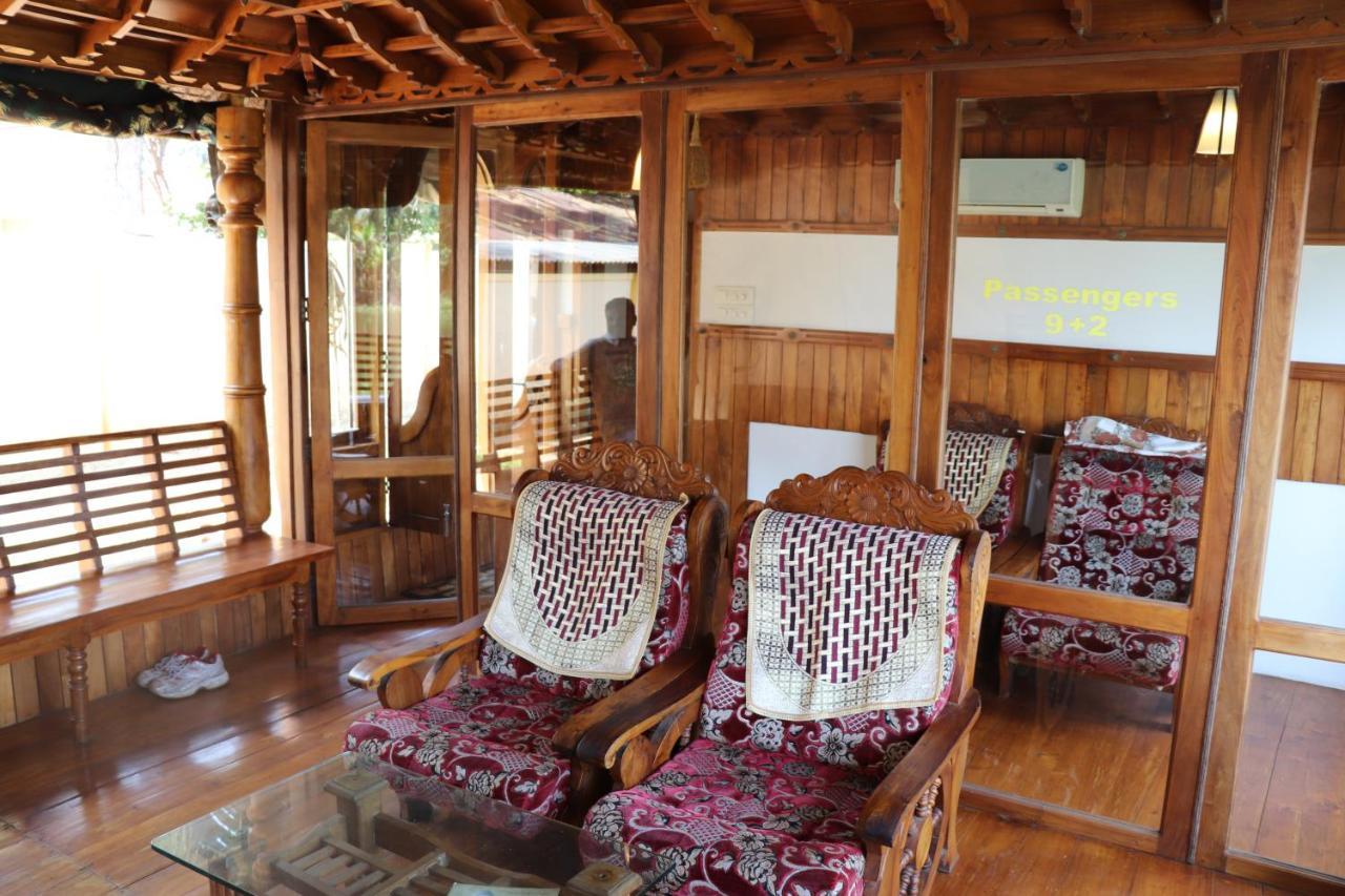 Friends Cruise, Nightstay Houseboat-VACCINATED STAFF Alappuzha Buitenkant foto