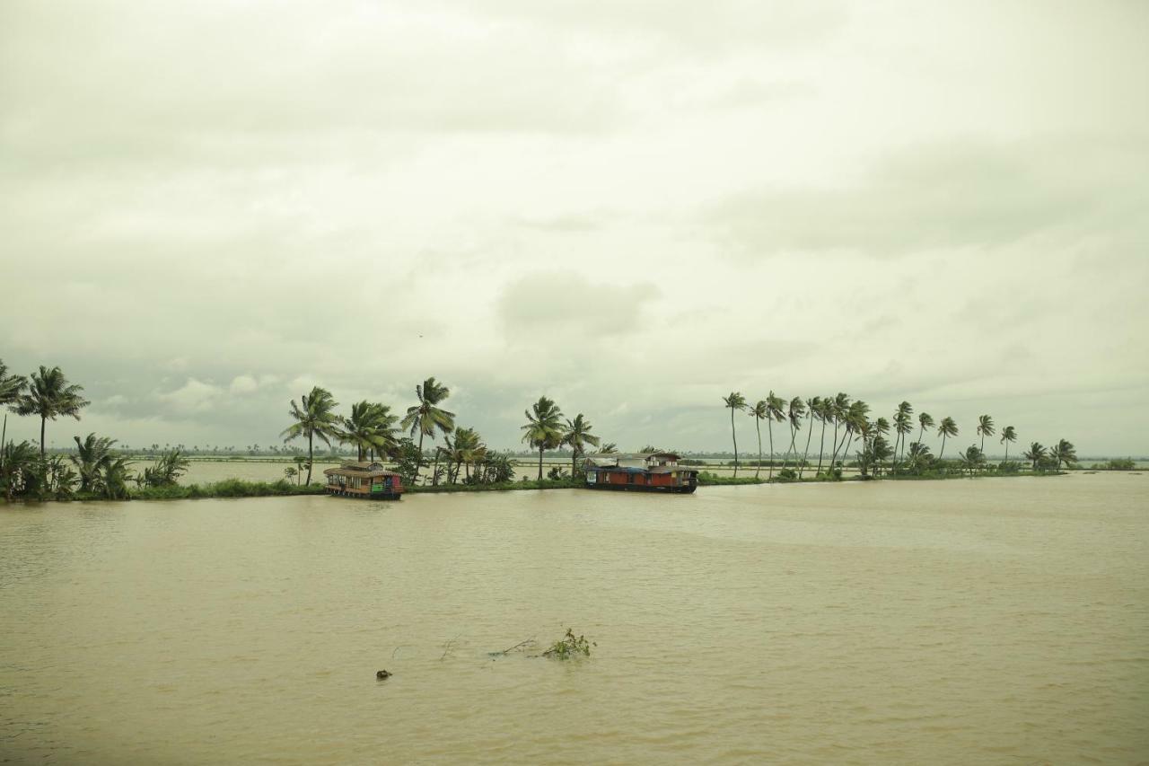 Friends Cruise, Nightstay Houseboat-VACCINATED STAFF Alappuzha Buitenkant foto