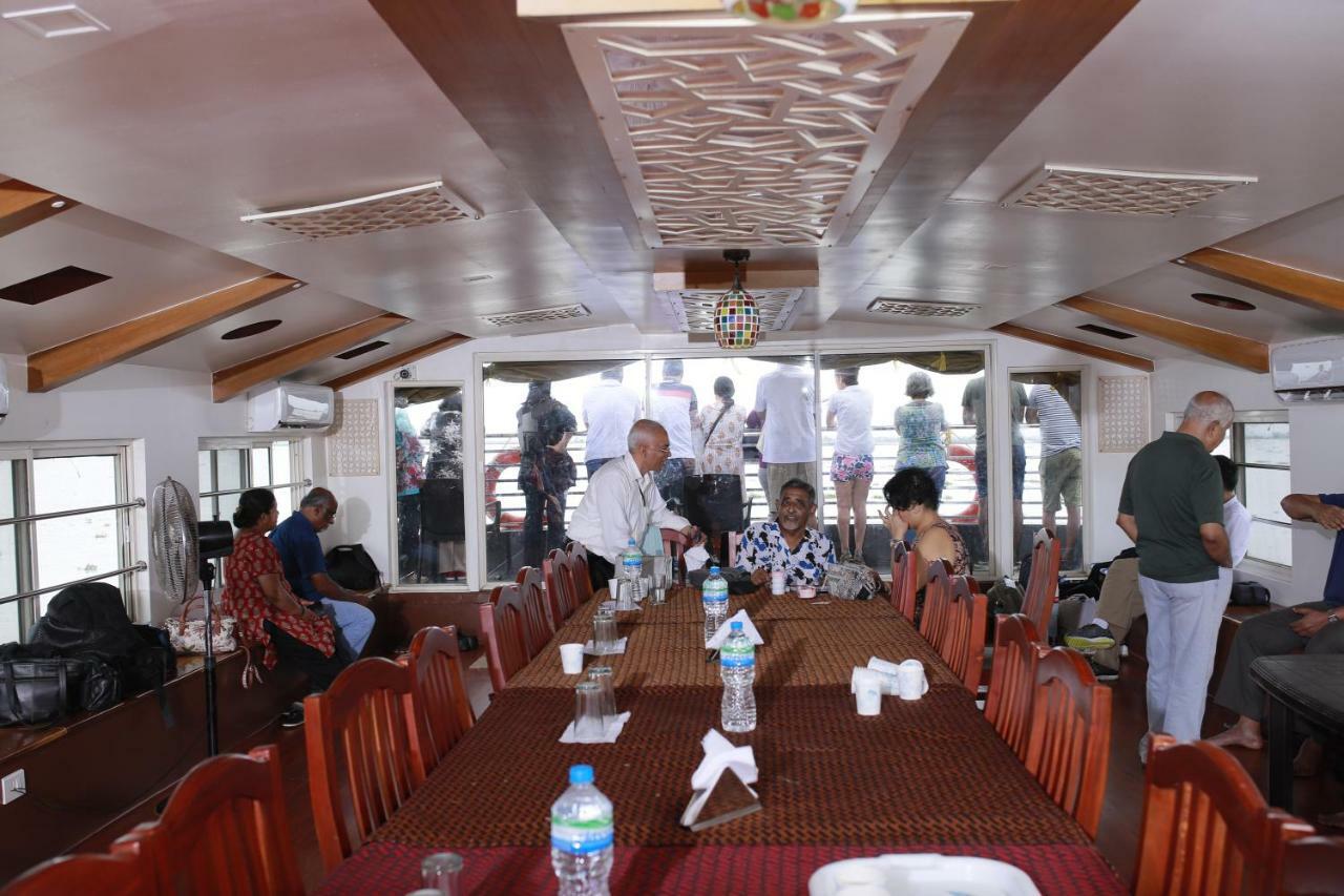 Friends Cruise, Nightstay Houseboat-VACCINATED STAFF Alappuzha Buitenkant foto