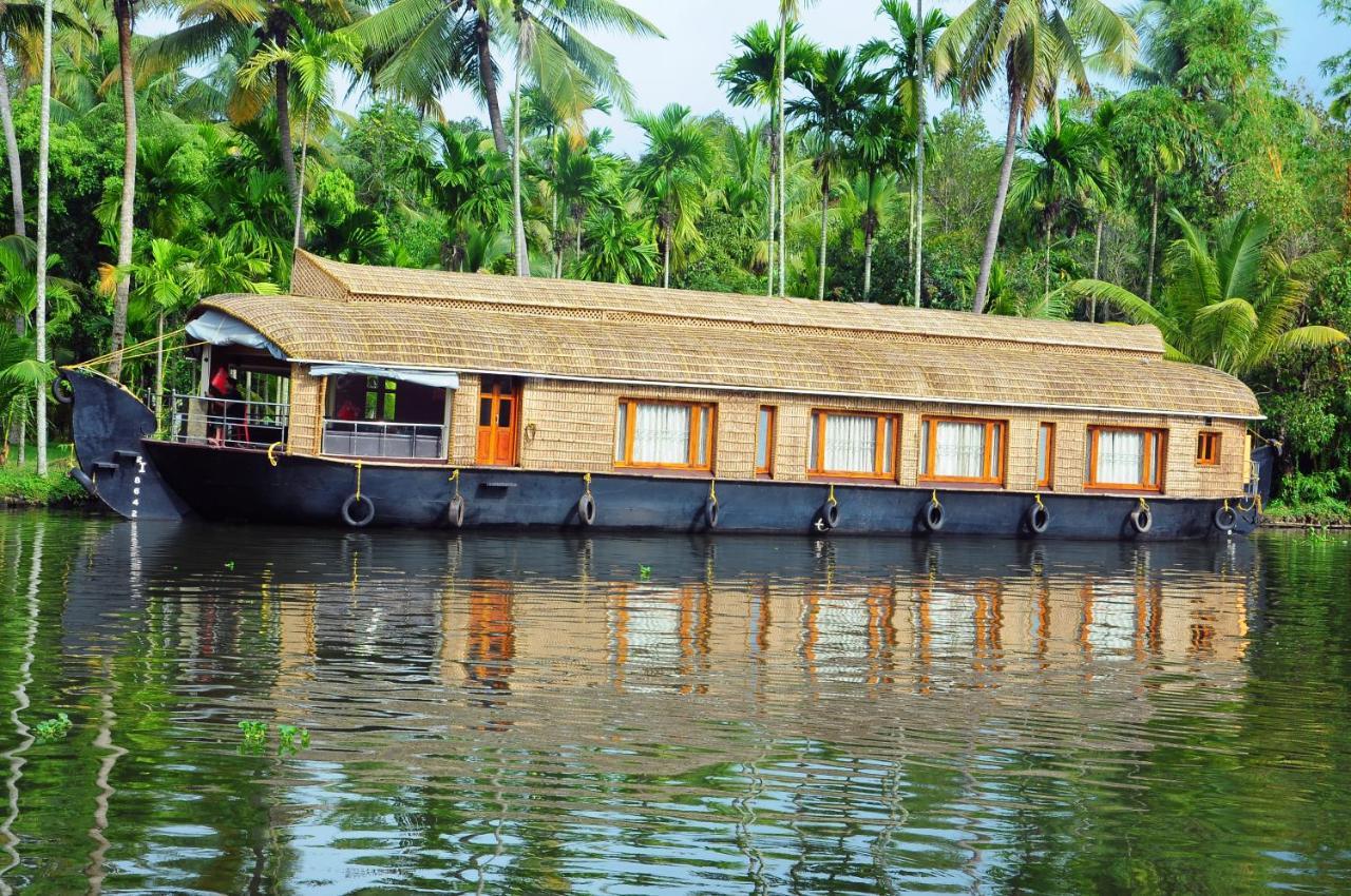 Friends Cruise, Nightstay Houseboat-VACCINATED STAFF Alappuzha Buitenkant foto